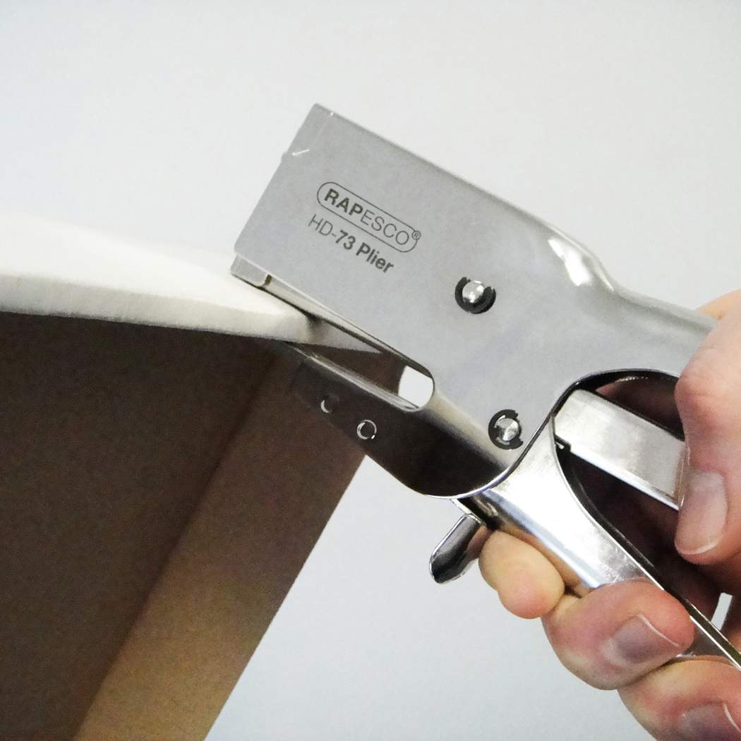 Plier stapler for cardboard